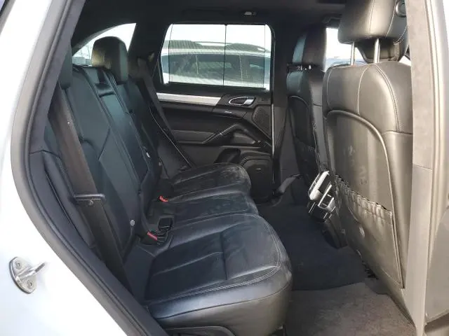 2013 PORSCHE CAYENNE GTS  