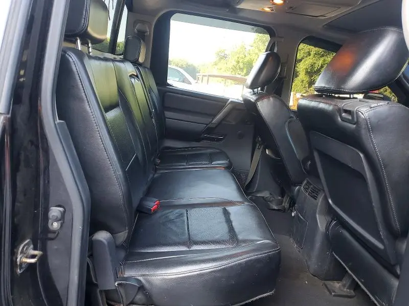 2010 NISSAN TITAN SE  