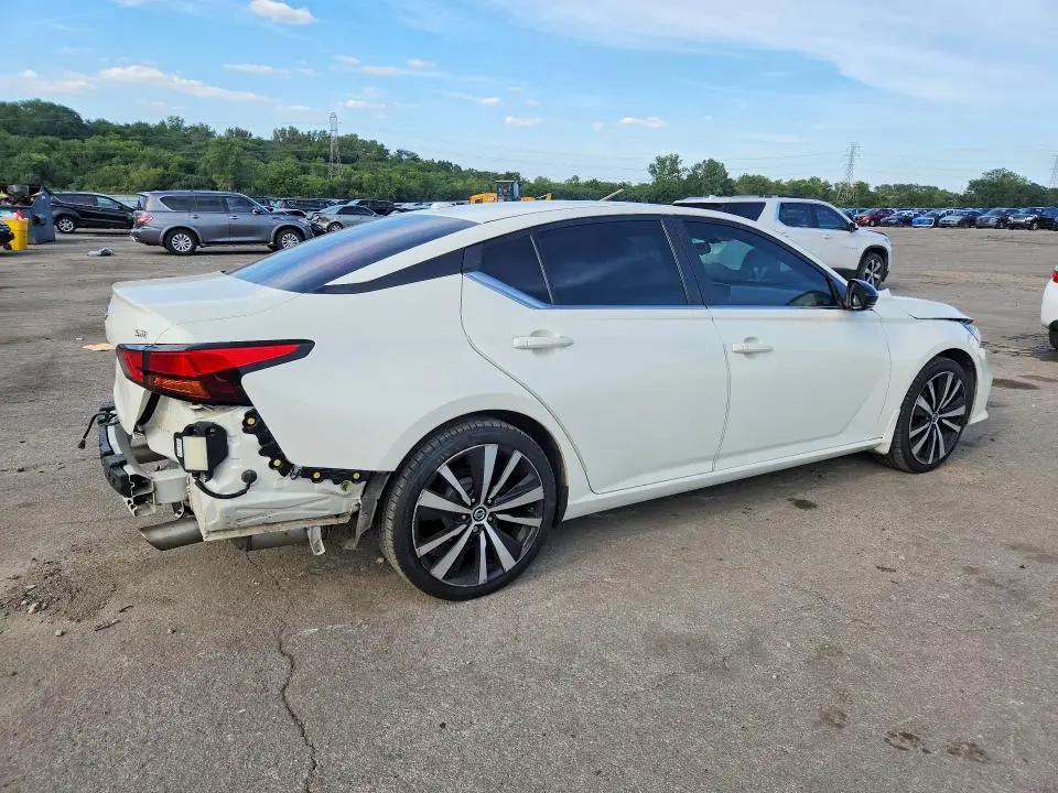 2021 NISSAN ALTIMA SR  