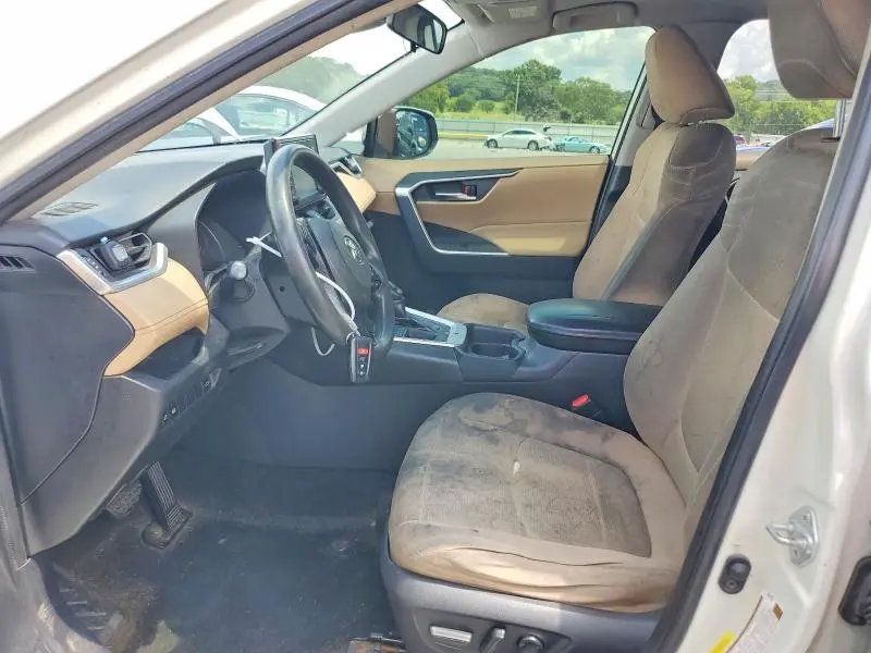 2019 TOYOTA RAV4 XLE  