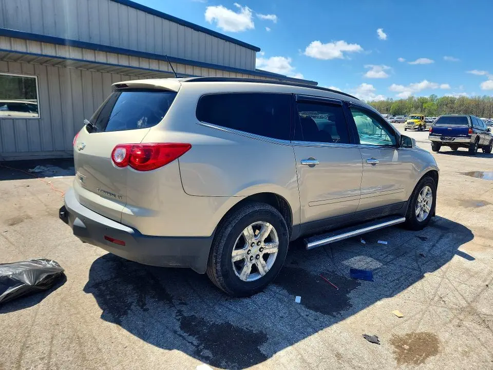 2011 CHEVROLET TRAVERSE LT  