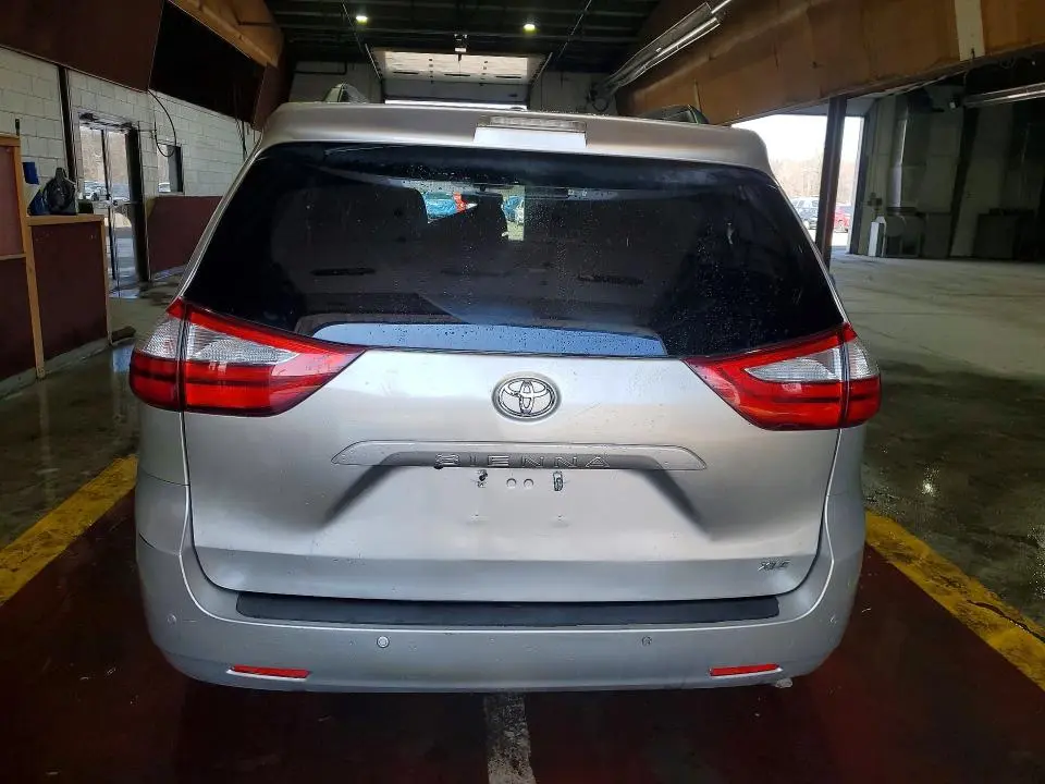 2015 TOYOTA SIENNA XLE 8-PASSENGER  