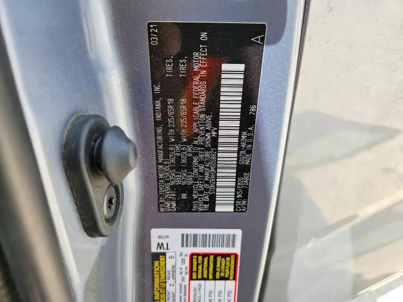 2021 TOYOTA HIGHLANDER XLE  