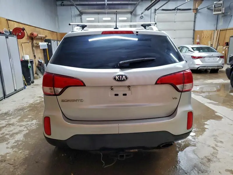 2015 KIA SORENTO LX  