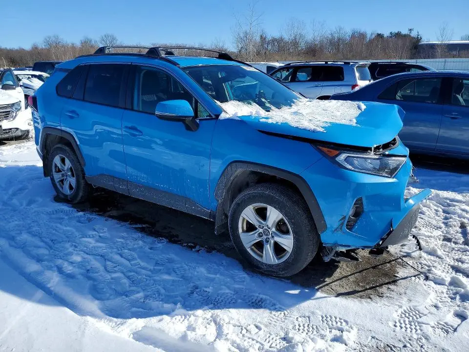 2021 TOYOTA RAV4 XLE  