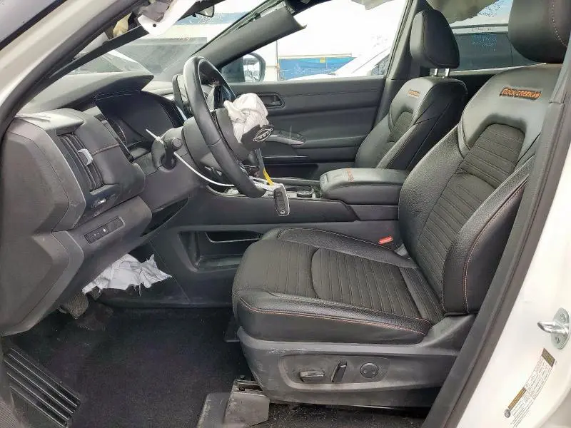 2023 NISSAN PATHFINDER SV  