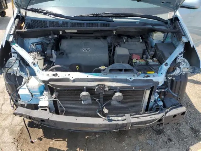2015 TOYOTA SIENNA LE  