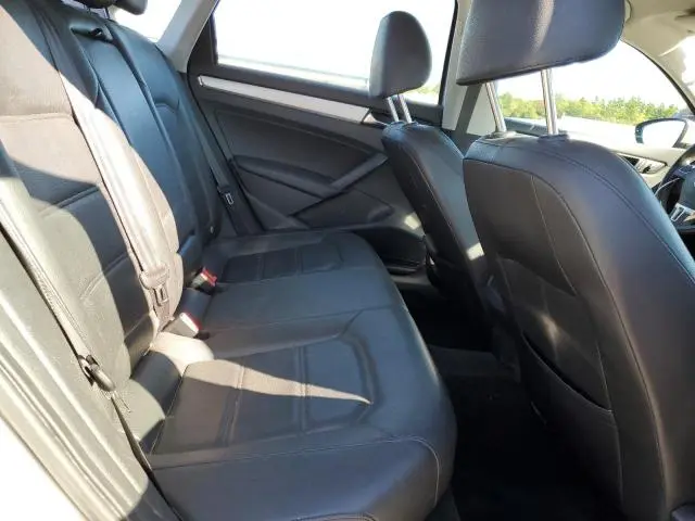 2012 VOLKSWAGEN PASSAT SE