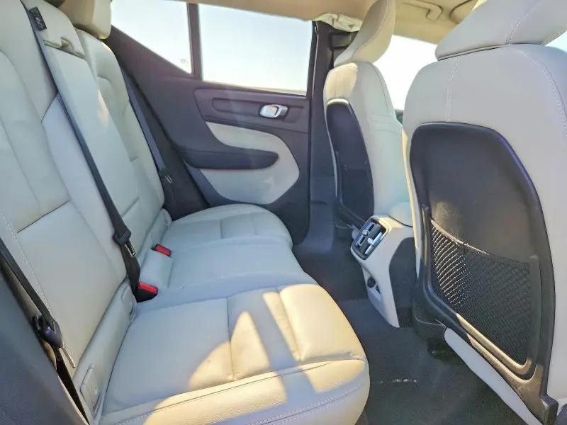 2023 VOLVO XC40 PLUS  