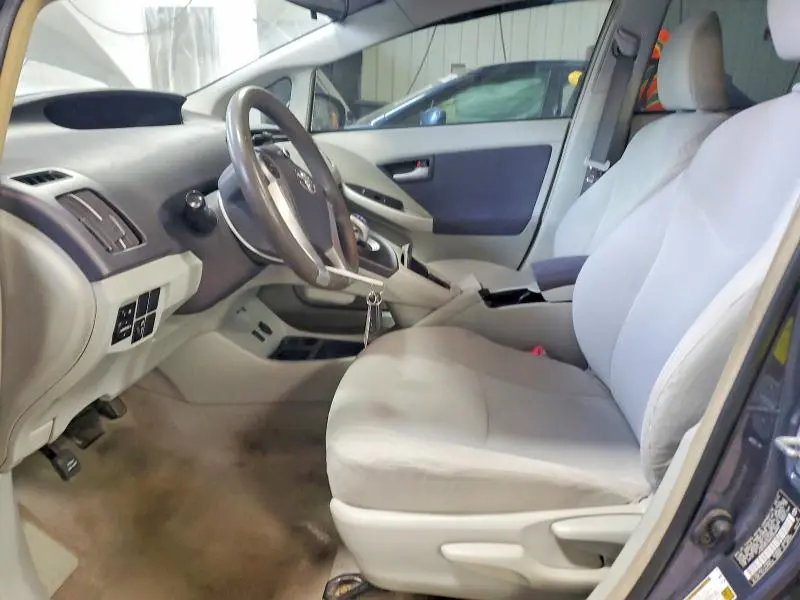2010 TOYOTA PRIUS III  