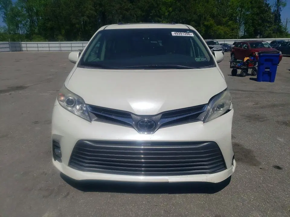 2018 TOYOTA SIENNA XLE 8-PASSENGER  