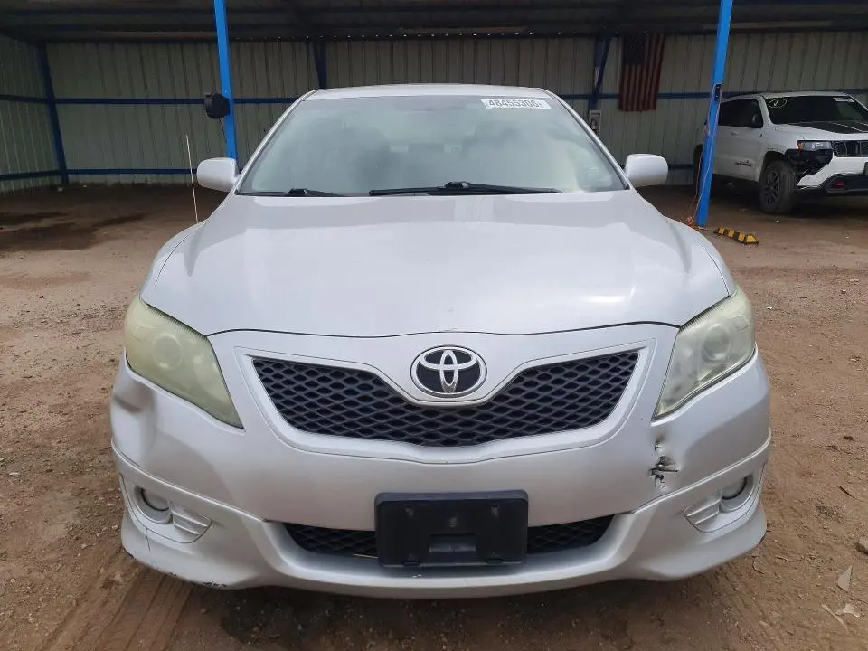 2011 TOYOTA CAMRY SE  