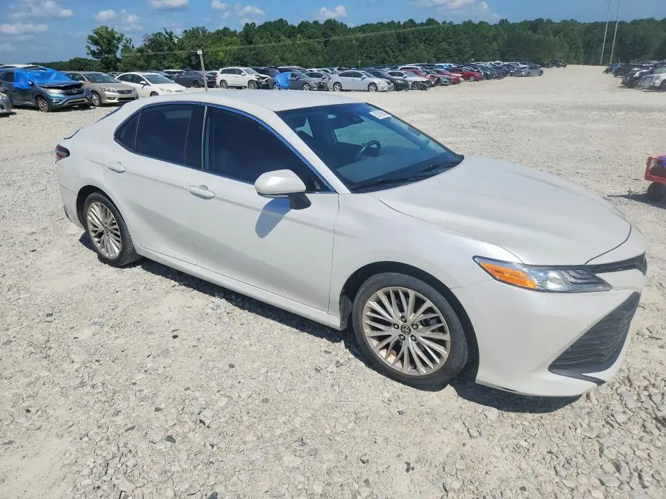 2020 TOYOTA CAMRY XLE  