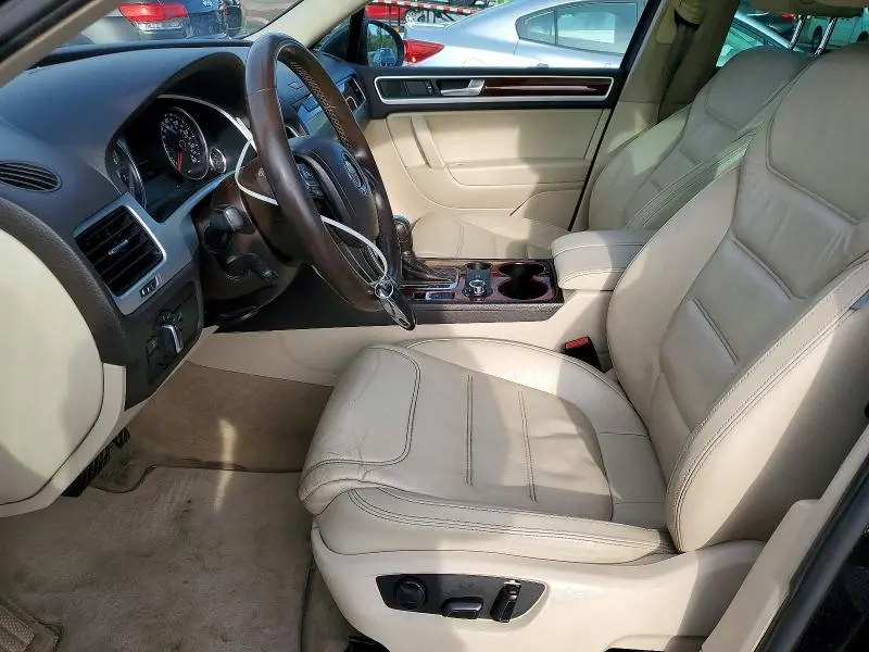 2013 VOLKSWAGEN TOUAREG V6  