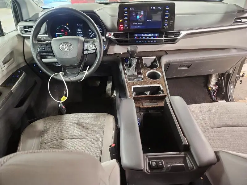 2023 TOYOTA SIENNA LE  