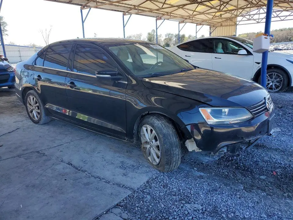 2013 VOLKSWAGEN JETTA SE  
