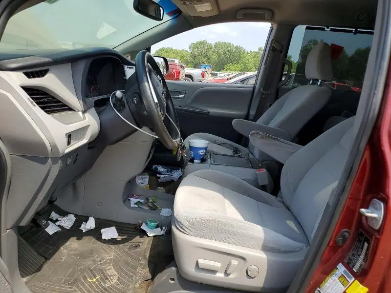 2016 TOYOTA SIENNA LE  