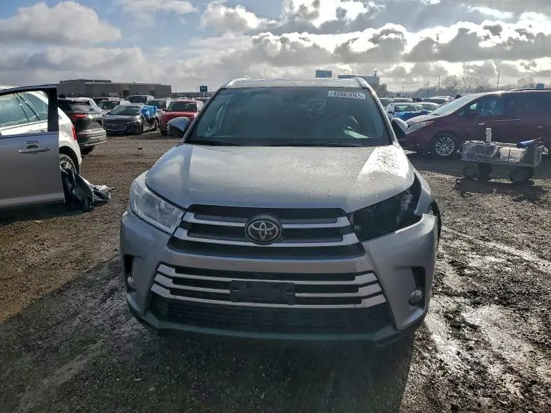 2018 TOYOTA HIGHLANDER SE  