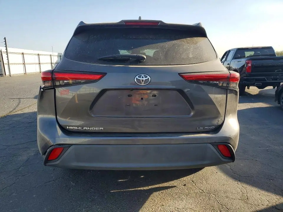 2021 TOYOTA HIGHLANDER LE  