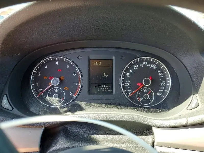 2013 VOLKSWAGEN PASSAT S  