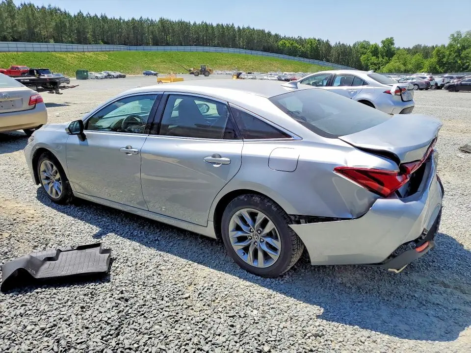 2022 TOYOTA AVALON XLE  