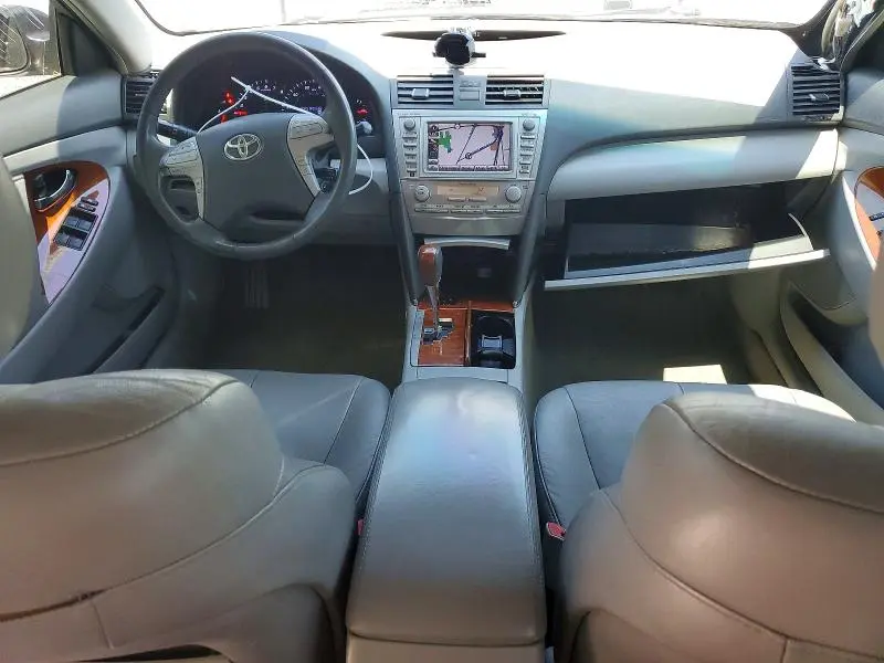 2011 TOYOTA CAMRY XLE  