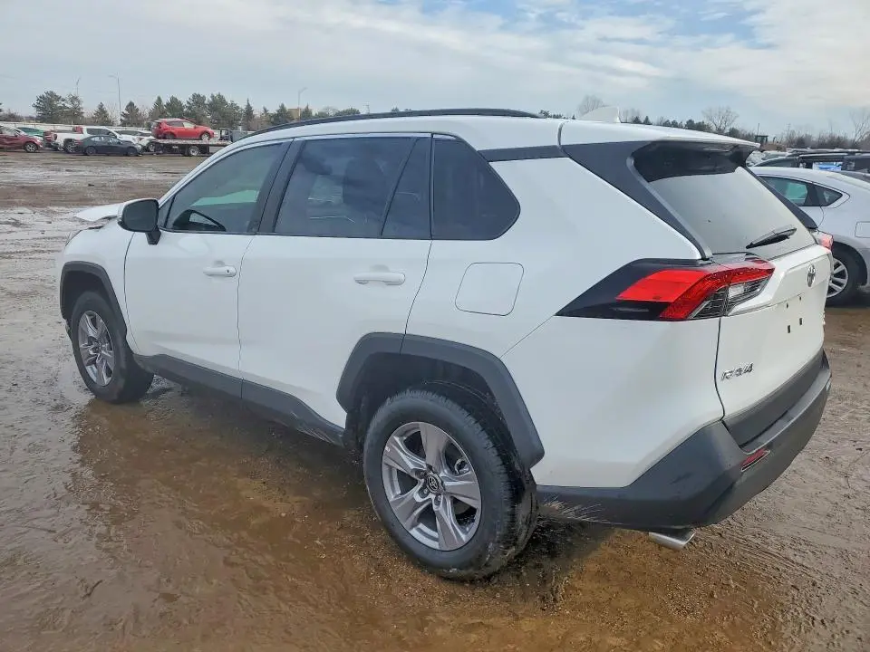 2025 TOYOTA RAV4 XLE  