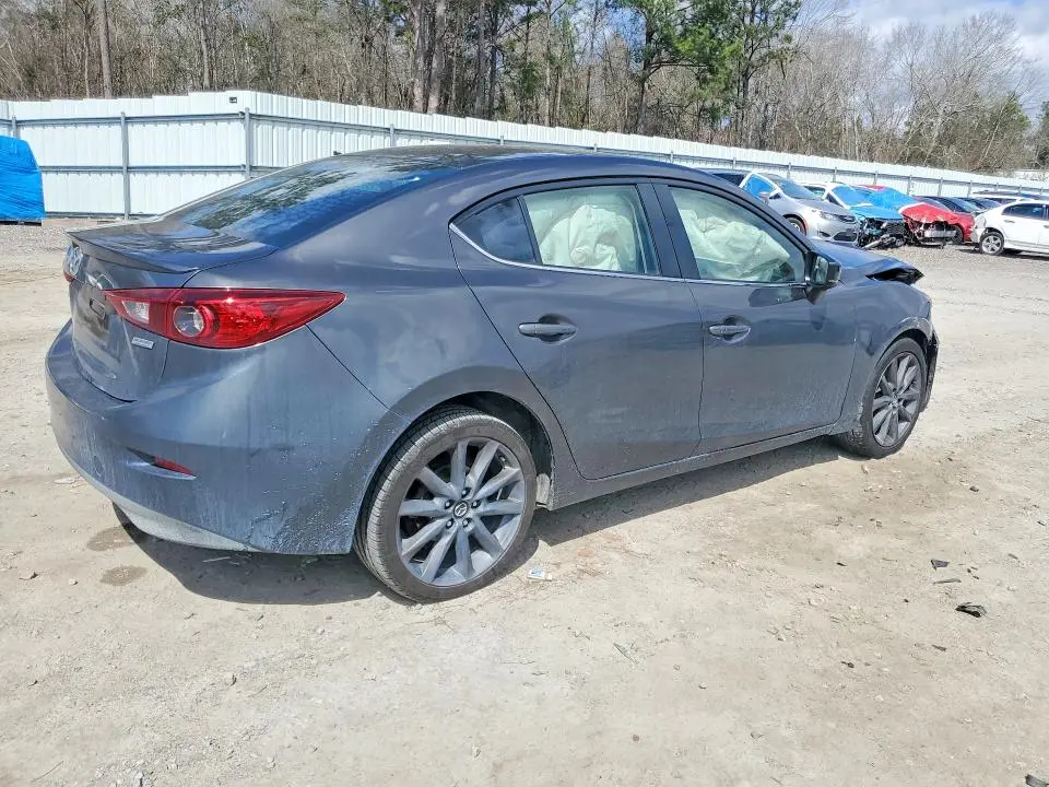 2018 MAZDA 3 TOURING  