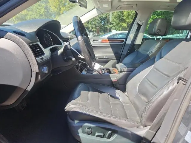 2012 VOLKSWAGEN TOUAREG V6  