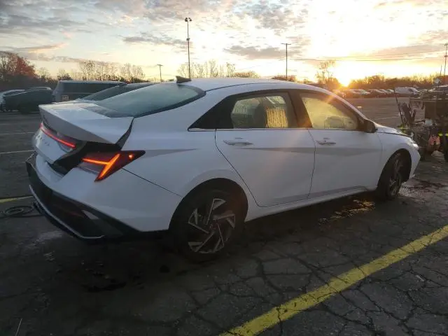 2024 HYUNDAI ELANTRA SEL  