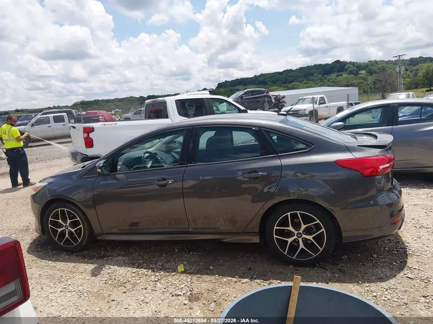 2015 FORD FOCUS SE
