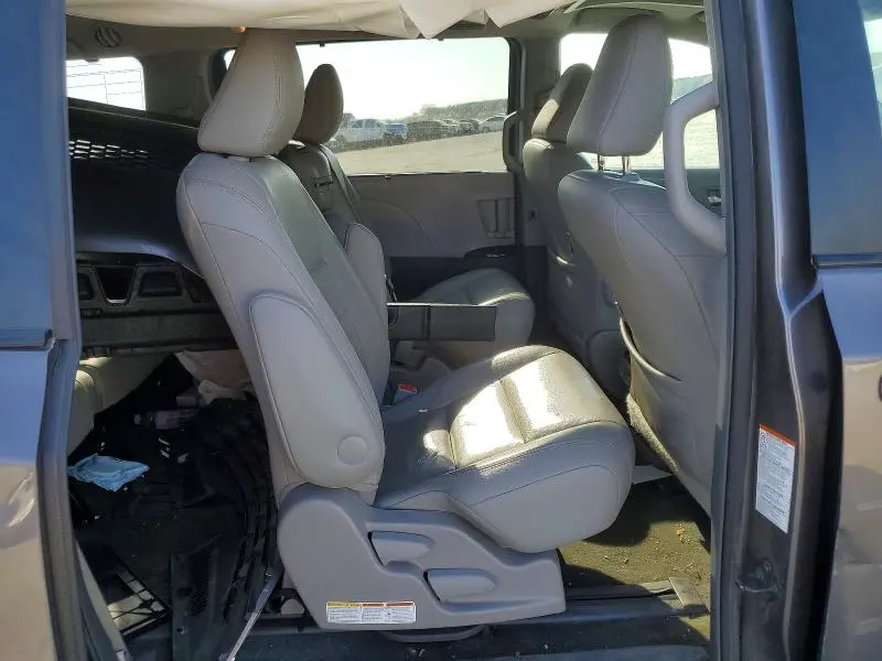 2015 TOYOTA SIENNA XLE 8-PASSENGER  