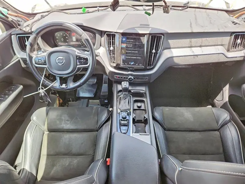 2018 VOLVO XC60 T6 R-DESIGN  