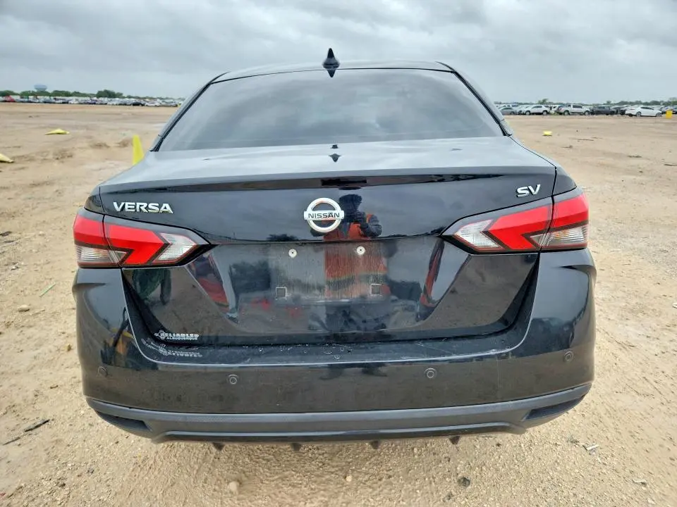 2021 NISSAN VERSA SV  