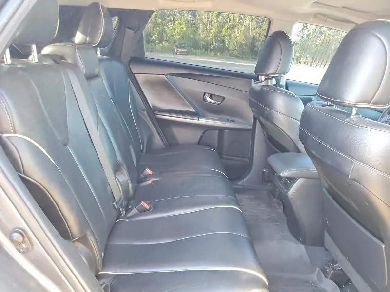 2013 TOYOTA VENZA LE  