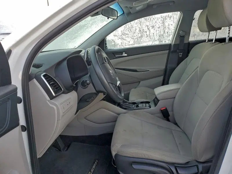 2021 HYUNDAI TUCSON SE  