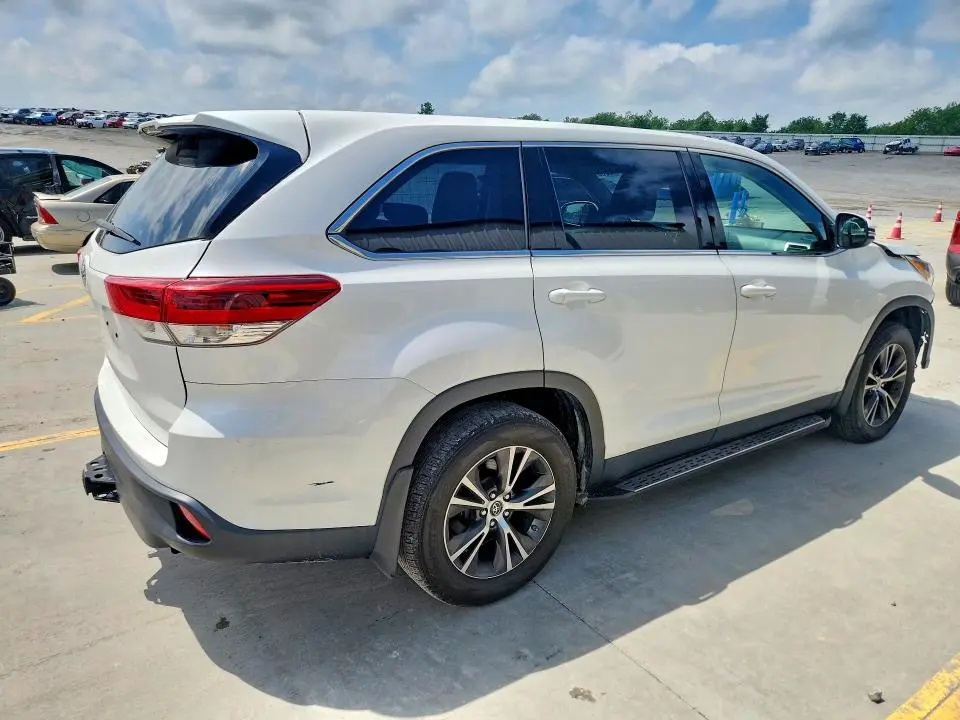 2019 TOYOTA HIGHLANDER LE  