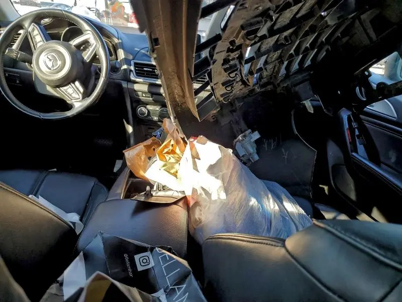 2017 MAZDA 3 TOURING  