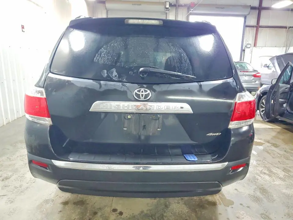 2012 TOYOTA HIGHLANDER SE  