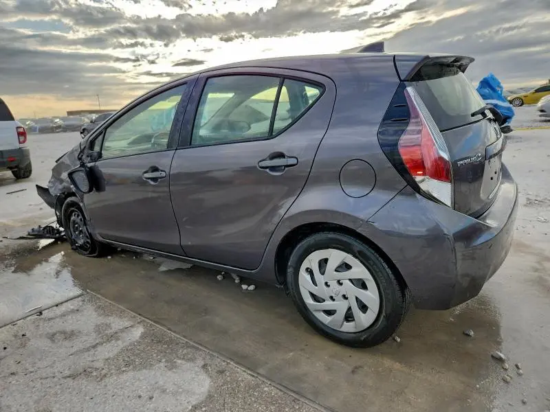 2016 TOYOTA PRIUS C   