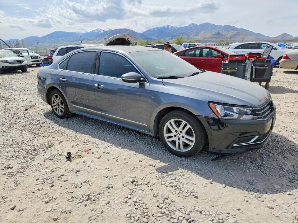 2017 VOLKSWAGEN PASSAT SE  