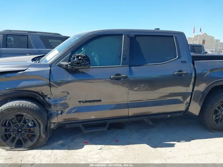 2025 TOYOTA TUNDRA SR5