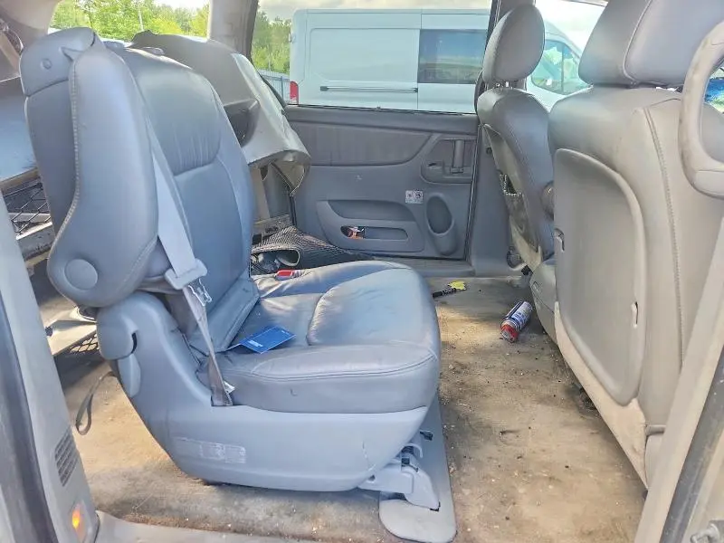 2010 TOYOTA SIENNA XLE  