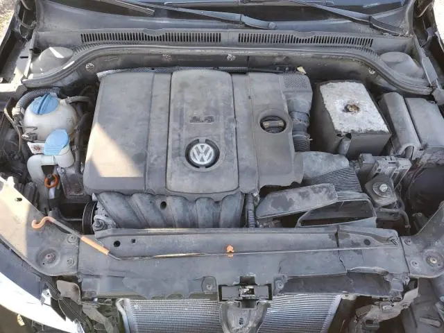 2013 VOLKSWAGEN JETTA SE  