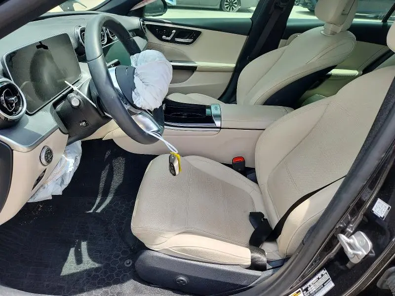 2025 MERCEDES-BENZ C 300  