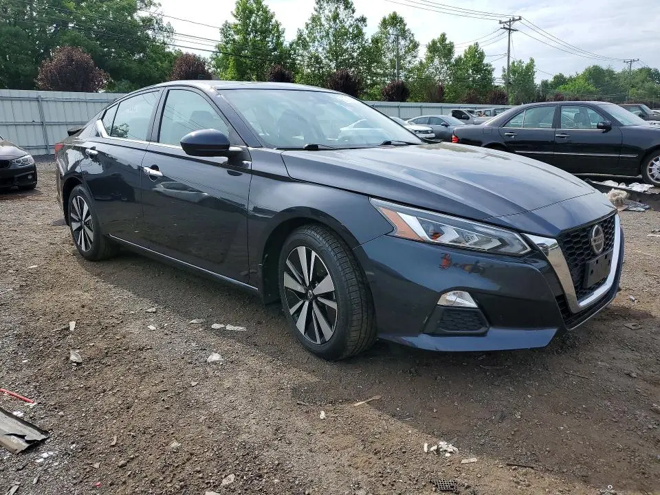 2022 NISSAN ALTIMA SV  