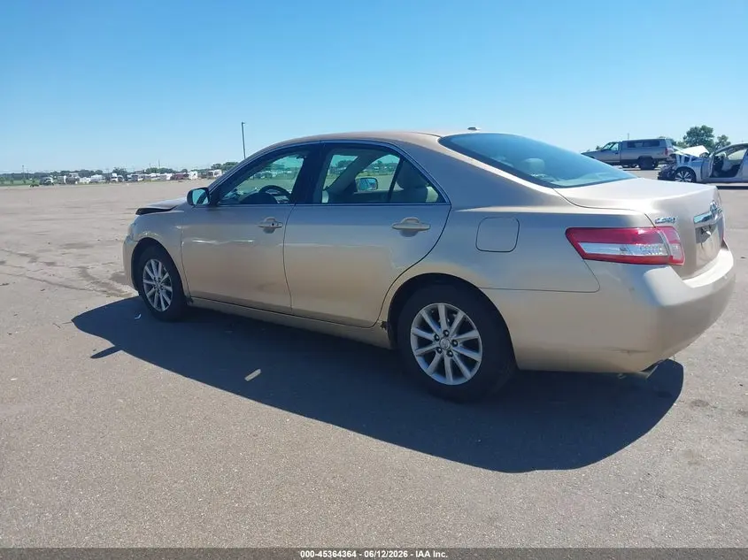 2011 TOYOTA CAMRY XLE V6