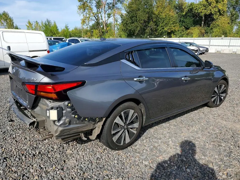 2022 NISSAN ALTIMA SV  