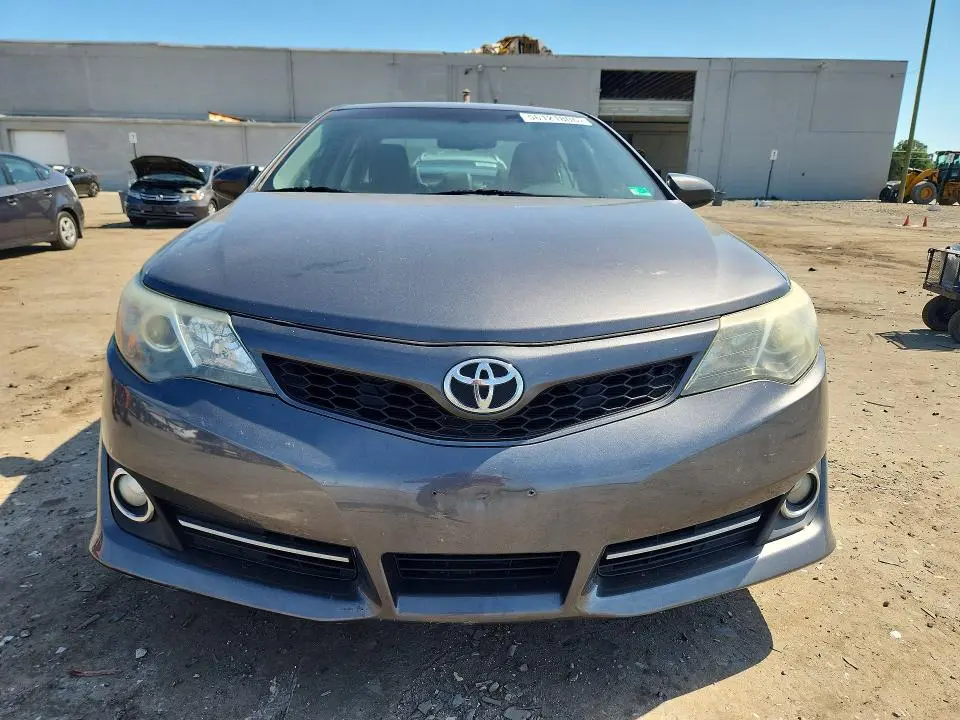 2013 TOYOTA CAMRY SE  