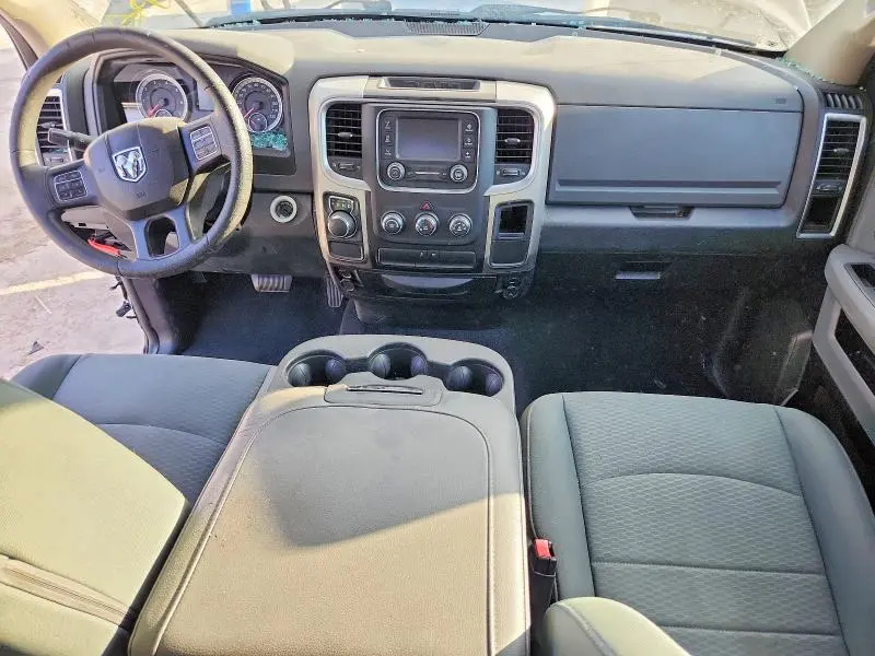 2016 RAM 1500 SLT  